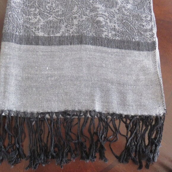 Lot of 3 Fringed Paisley Scarves Wraps.......824 - Picture 11 of 12